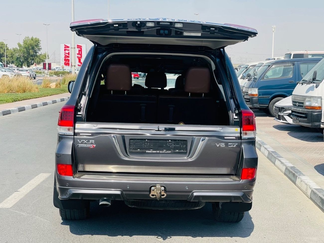 تويوتا لاند كروزر Toyota landcuriser VXR 5.7 V8 2019 Years full option Top the Range accident free