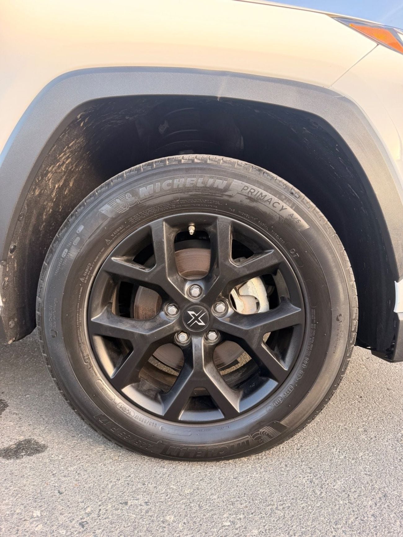 تويوتا راف ٤ XLE 2.5L / sunroof, leather seats/ full option 2023