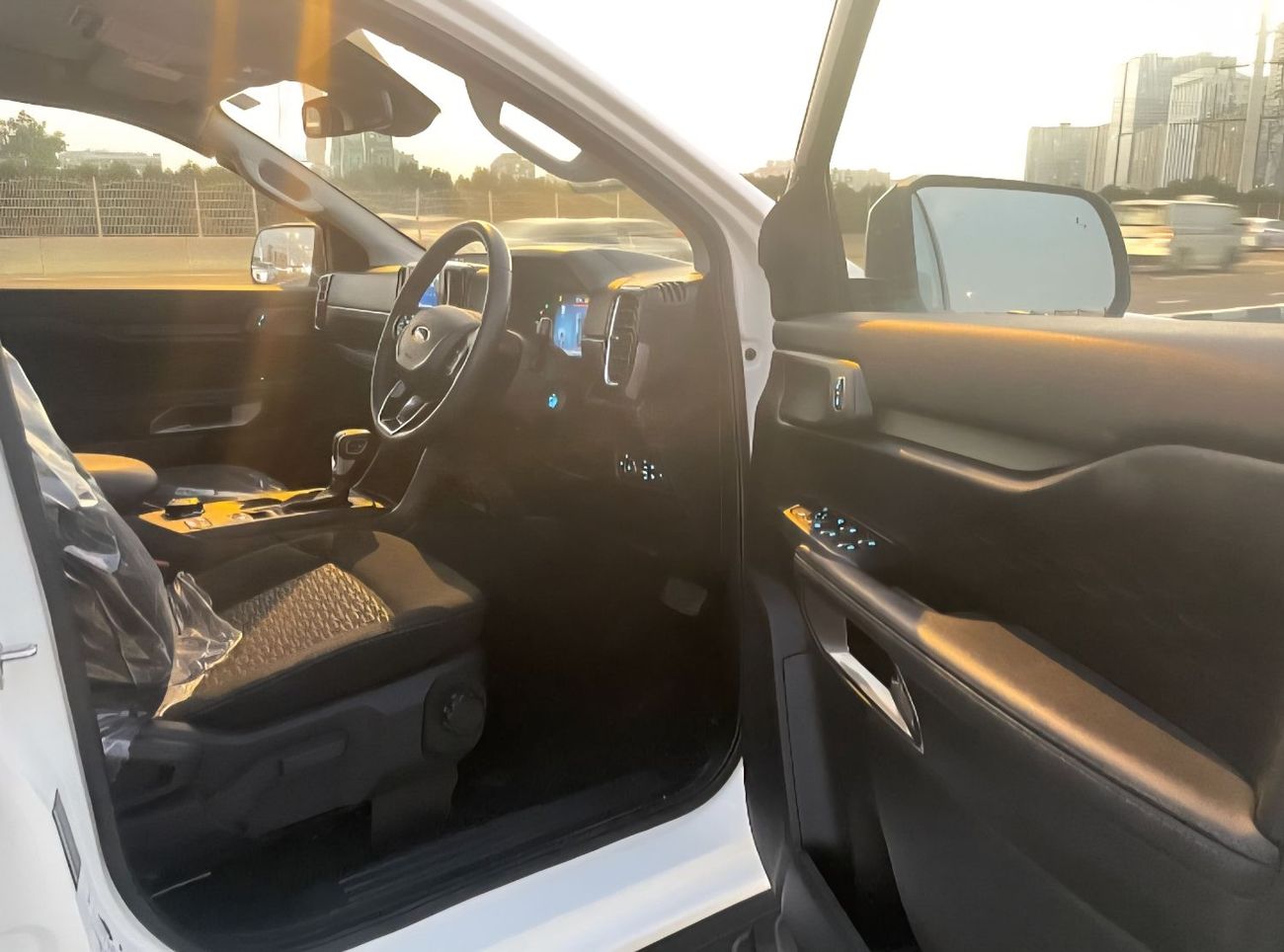 فورد رانجر XLT 2.0L Double Cabin Diesel YN2S Engine Automatic Gear 4WD 4-Cylinders 5 Seats 5 Doors