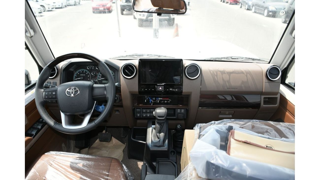 تويوتا لاند كروزر 70 LX 4.0L V6 Petrol Automatic