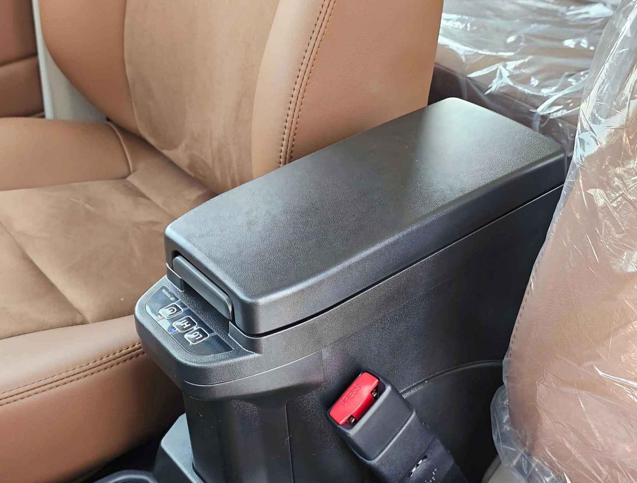 Toyota Land Cruiser 70 /4.0L PETROL A/T / TOP VARIANT / DIFF LOCK / REFRIGETOR / FULL OPTION / CODE#68081