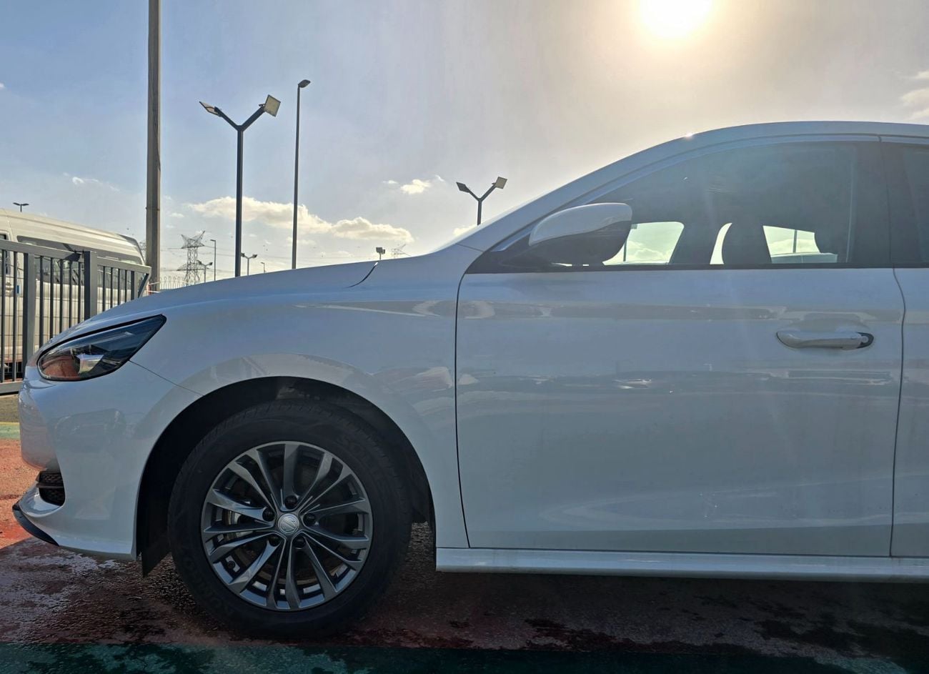 أم جي 5 MG 5 LUXURY 180DVVT  1.5L A/T FWD White Color 2025 Model