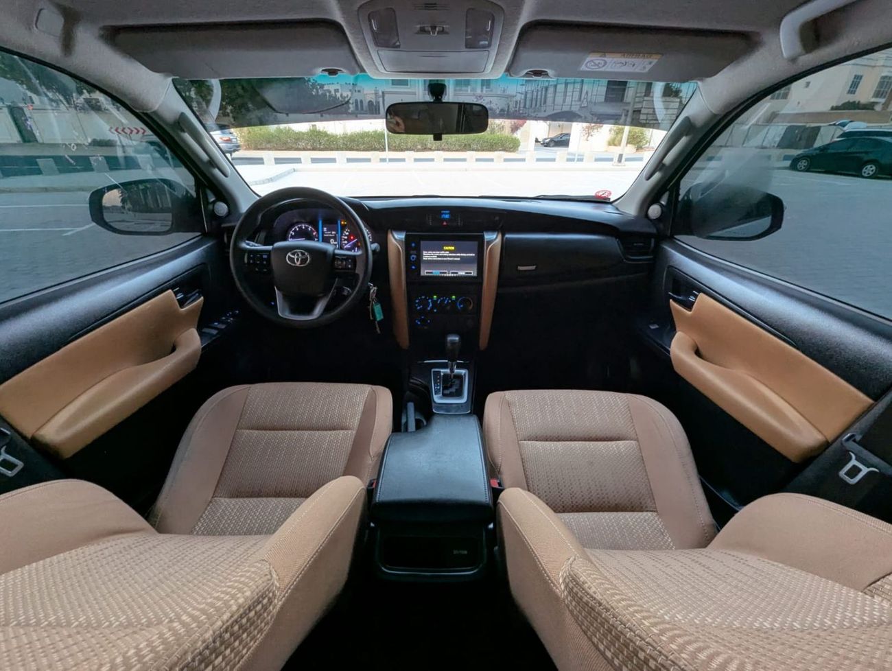 تويوتا فورتونر Toyota Fortuner 2021 white colour LHD Gcc specs 4x4 Petro engine