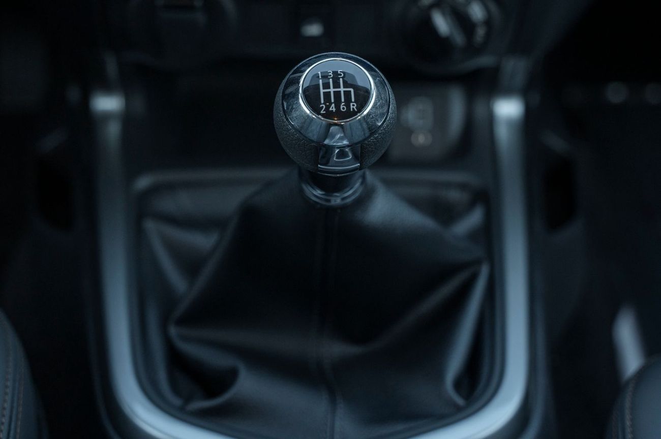 Nissan Navara 2025  Nissan Navara LE 2.5L Petrol Manual - Black