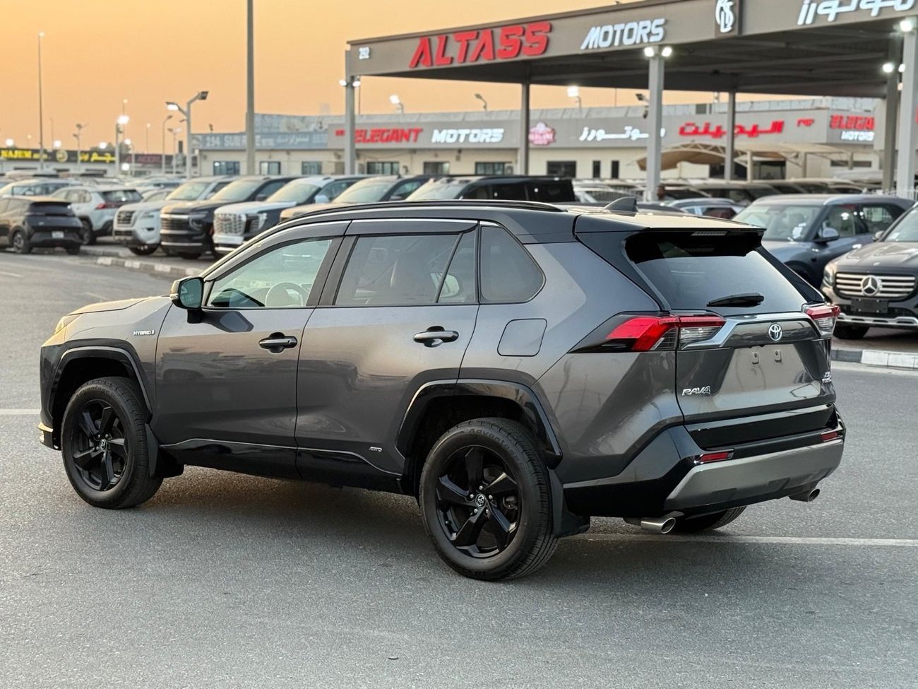 Toyota RAV4 XSE Hybrid Full Option