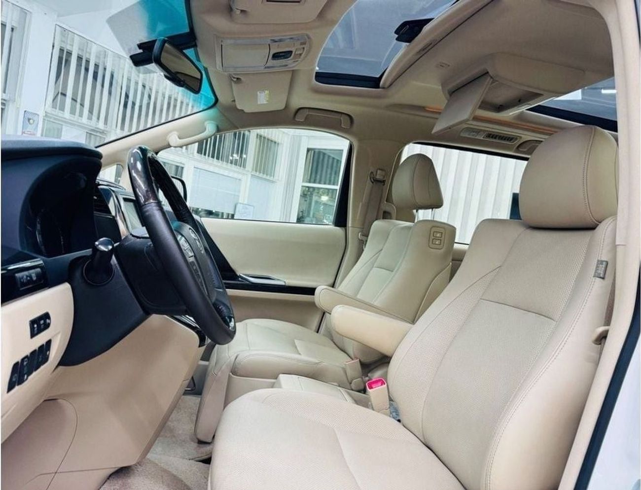 تويوتا ألفارد GCC .. FSH .. Original paint .. V6 .. Top Range .. VIP .