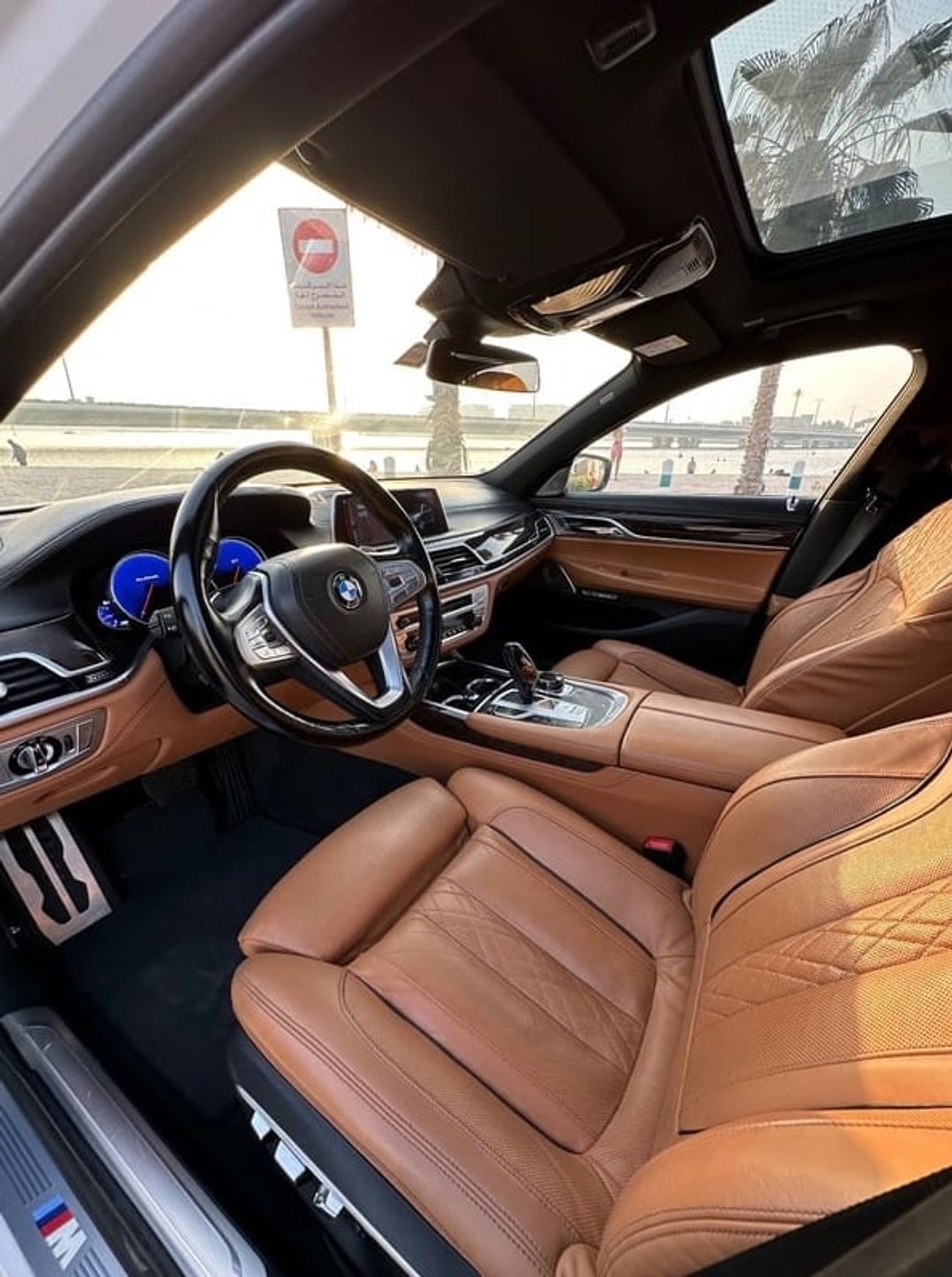 بي أم دبليو 750Li Luxury 4.4L (523 HP)