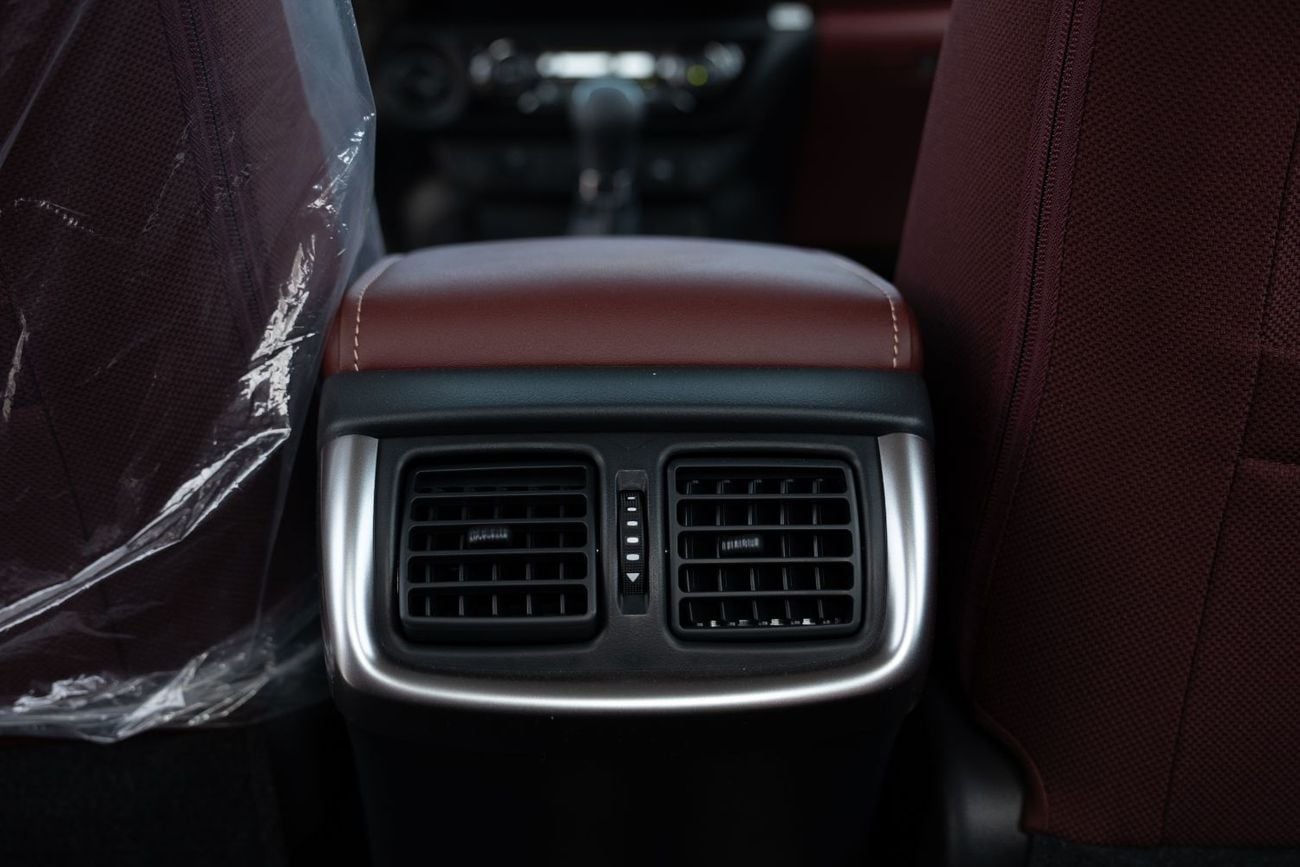 تويوتا هيلوكس Toyota Hilux  2.7ltr  -M -T  Double Cabin 4x4 Full Option  2025 Pickup