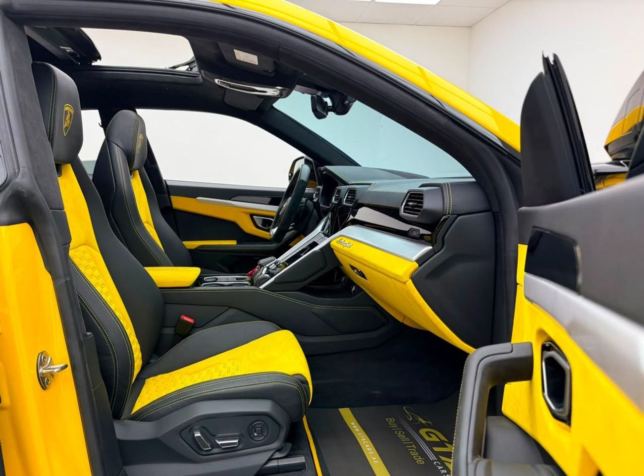 Lamborghini Urus STD 2020 Lamborghini Urus, Warranty, Full Lamborghini Service History, Very Low Km, Japanese