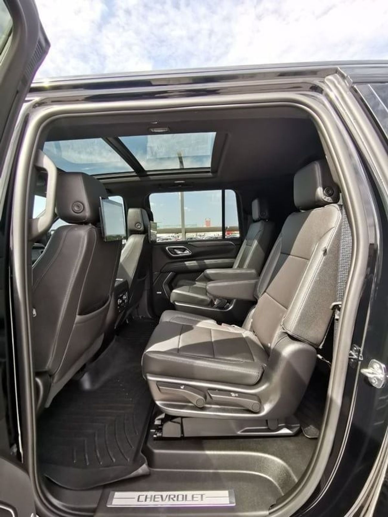 Chevrolet Suburban Chevrolet Z71 Suburban - 2023 - Black