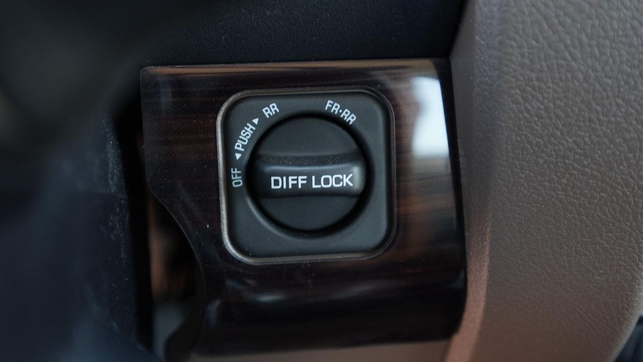 تويوتا لاند كروزر بيك آب TOYOTA LC79 PICK-UP SINGLE CABIN 4.0L V6 A/T  2025 FULL OPTION