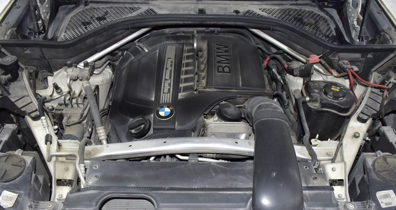 BMW X5 35i EXCLUSIVE EXCELLENT DEAL for our BMW X5 xDrive35i ( 2015 Model ) in White Color GCC Specs