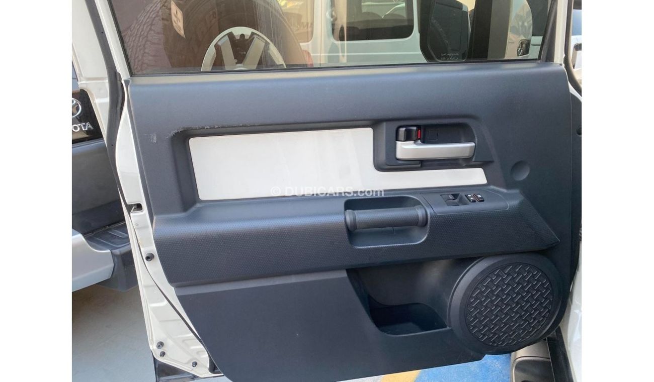 تويوتا إف جي كروزر GXR