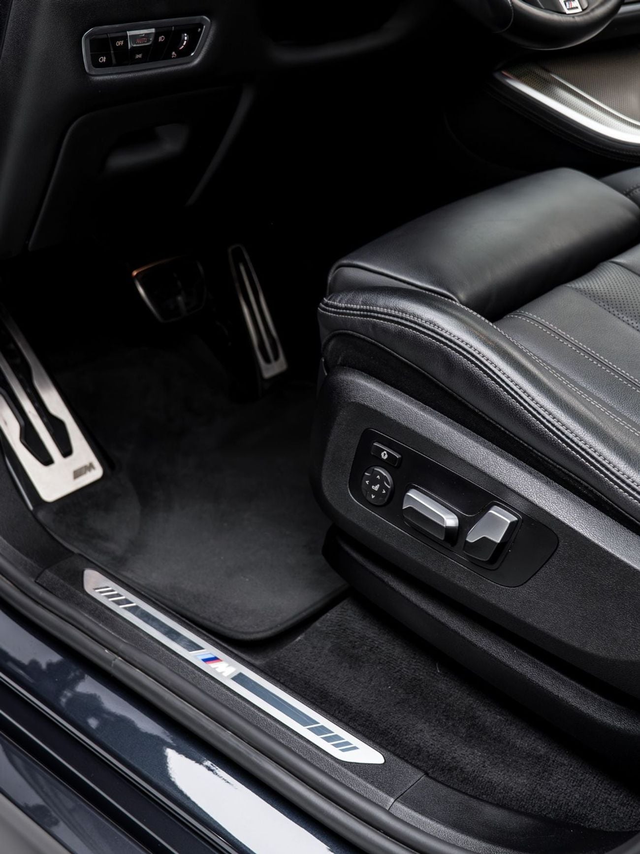 بي أم دبليو X5 40i M Sport 3.0L 2022 BMW X5, Feb 2027 BMW Warranty + Service Pack, Excellent Condition, GCC