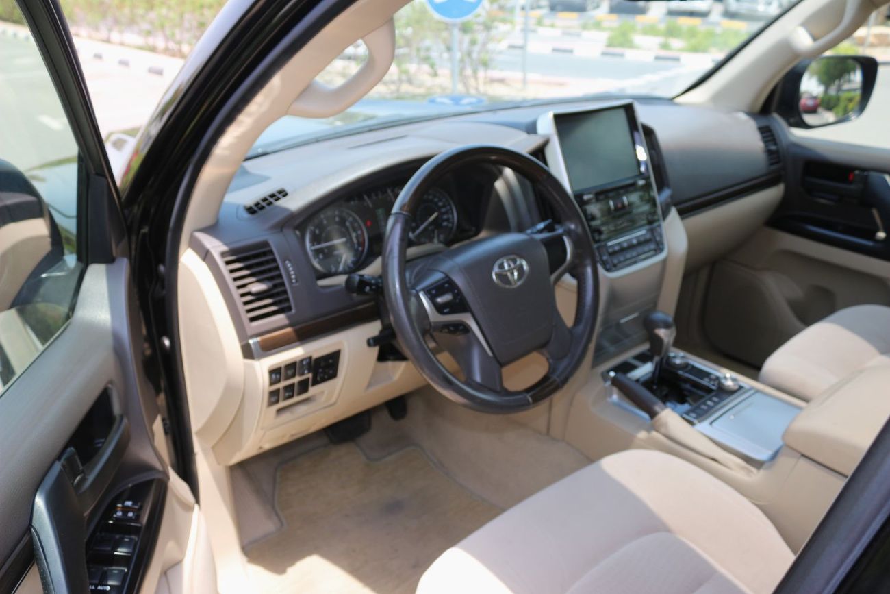 Toyota Land Cruiser GXR 4.6L TOYOTA LAND CRUISER GXR V8 MODEL 2019 GULF SPACE WITH SUNROOF