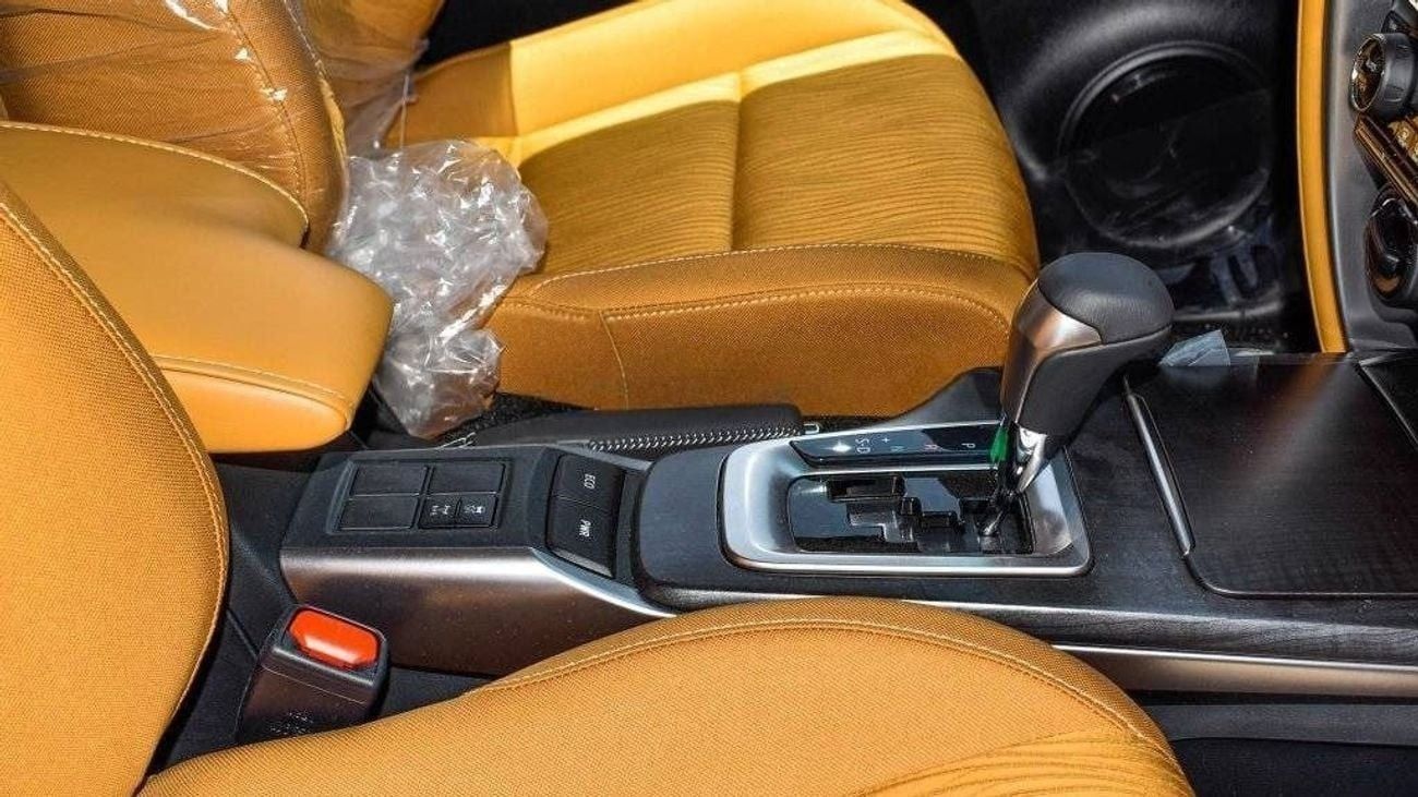 تويوتا فورتونر 2025 Toyota Fortuner 4.0L Petrol AT (White-Beige)