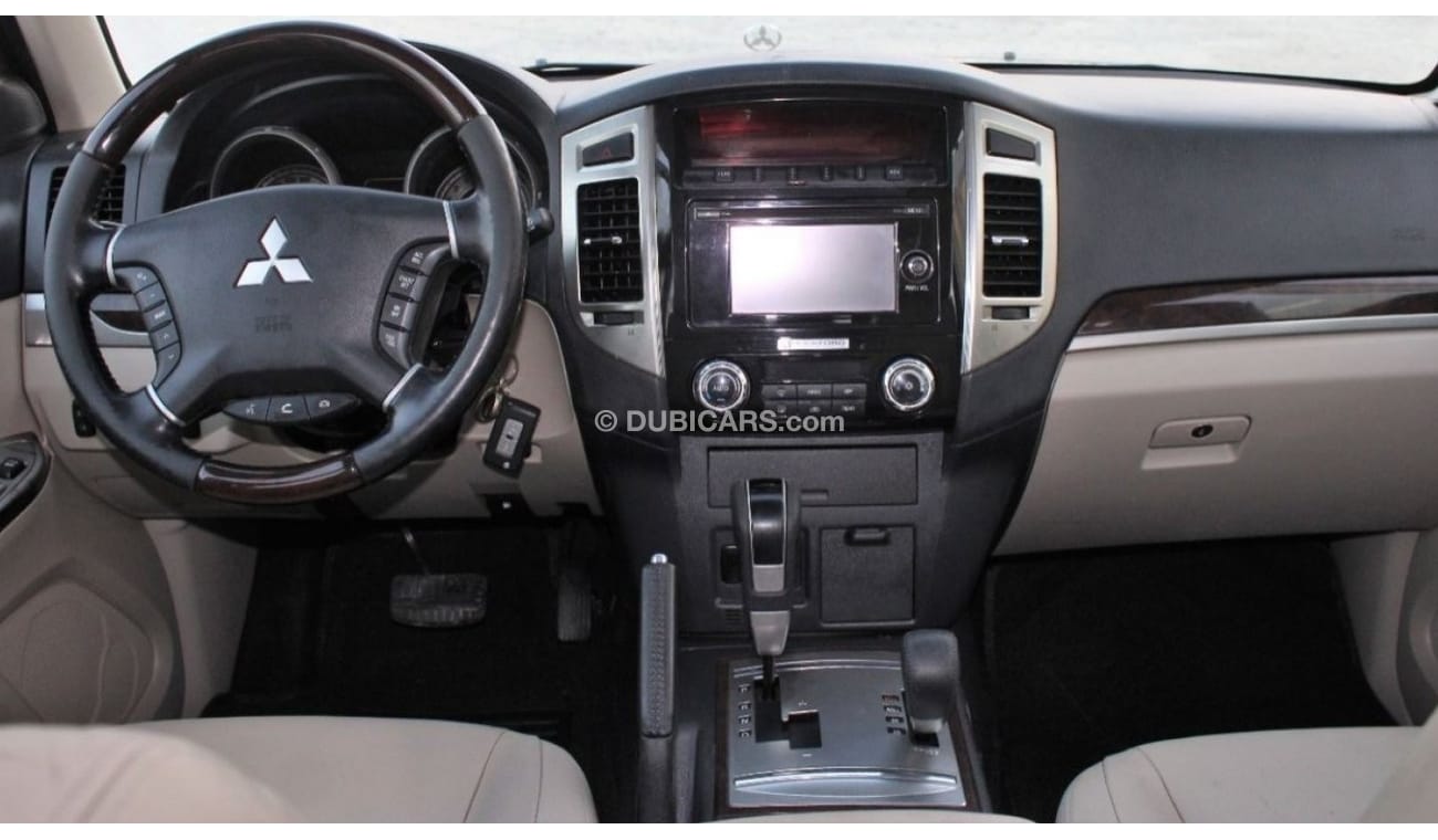 ميتسوبيشي باجيرو ميتسوبيشي باجيرو 2016 خليجي فل أوبشن بحالة ممتازة بدون حوادث نظيفه جدا من الداخل والخارج