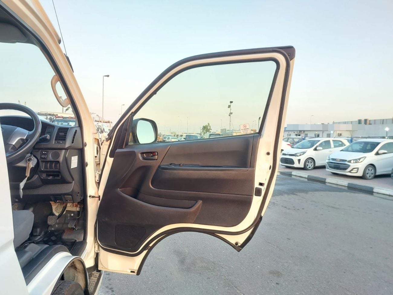 تويوتا هاياس TOYOTA HIACE COMMUTER VAN RHD 2017 MODEL 3.0 L DIESEL AUTOMATIC(PM33049)