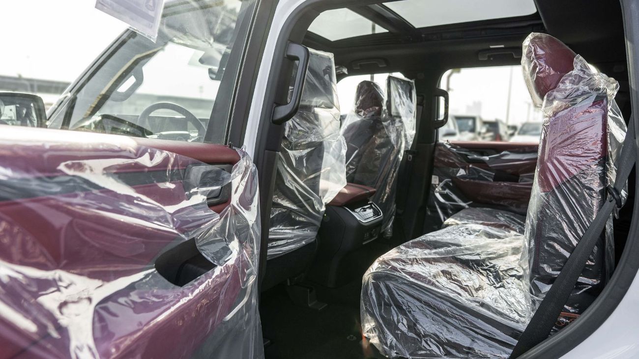 نيسان باترول 2026 Nissan Patrol SE Platinum 3.8L AT Petrol (White-Red) Black Roof (Export Only)