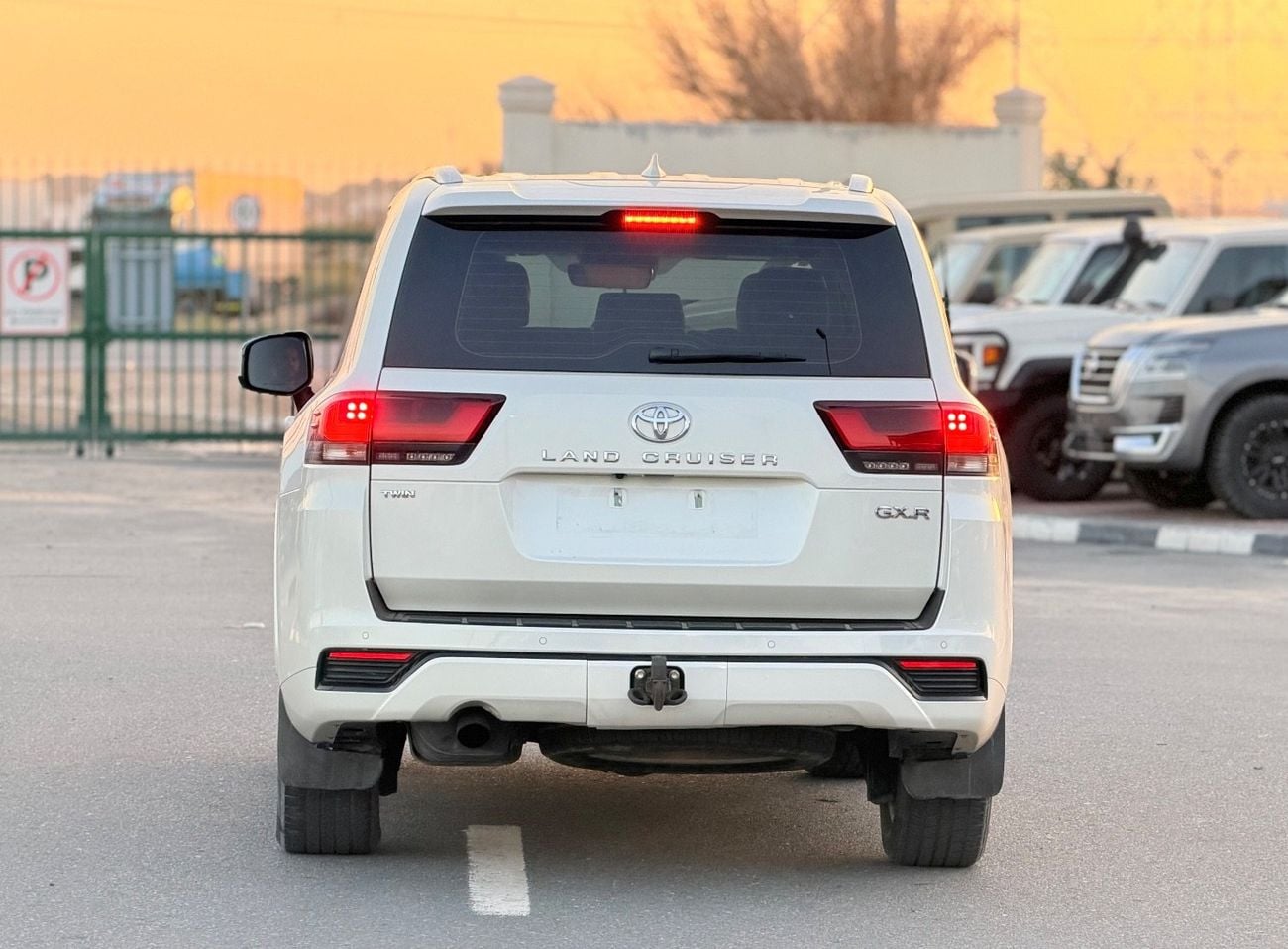 تويوتا لاند كروزر 2023 Model GXR Twin Turbo 3.5L Engine Full Option Very Perfect Condition