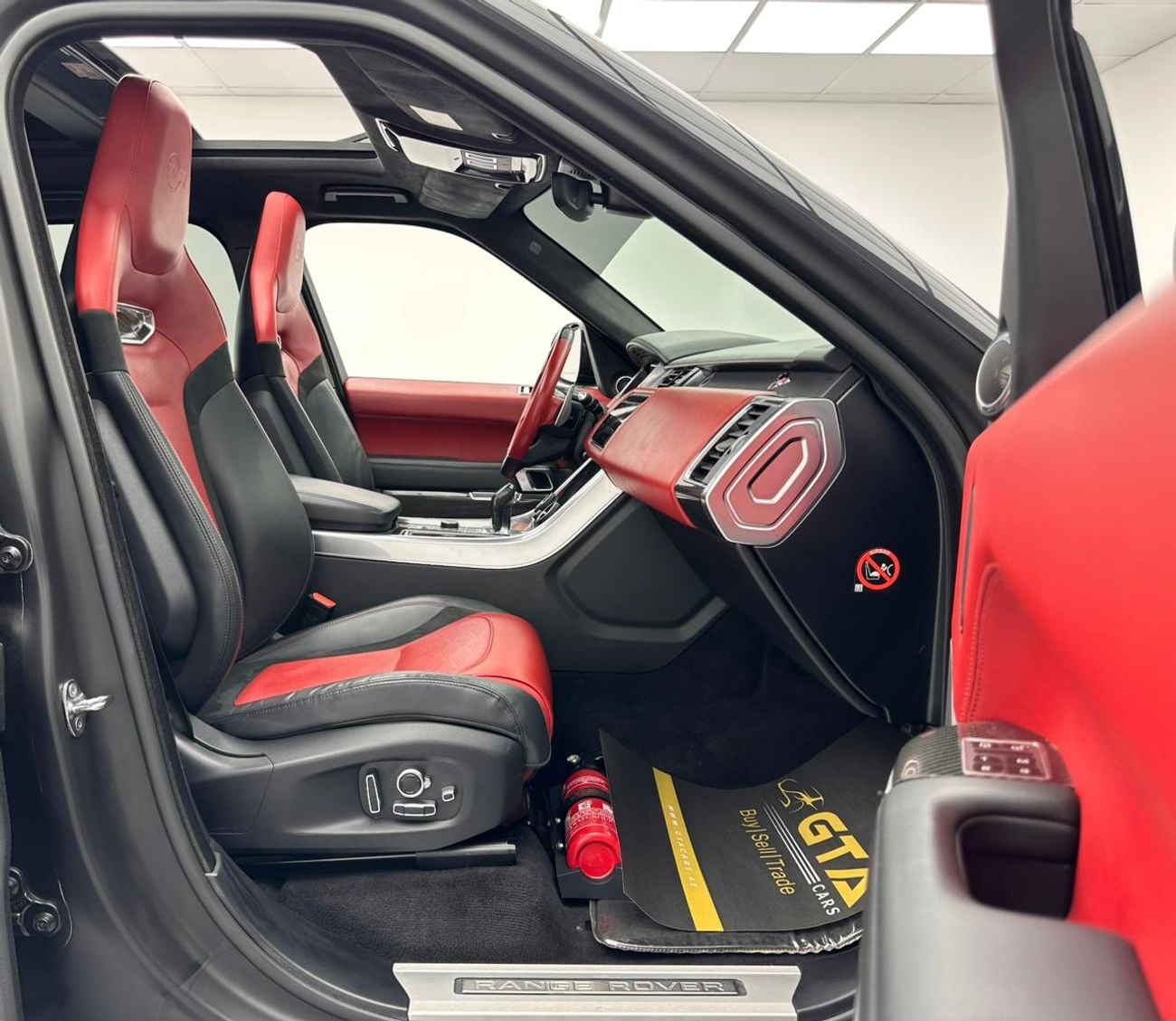 Land Rover Range Rover Sport SVR 5.0L (575 HP) AWD 2019 Range Rover Sport SVR Carbon Edition, 1 Year Warranty Unlimited Km, Full