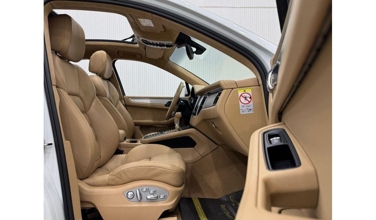 Porsche Macan Turbo 3.6L 2014 Porsche Macan Turbo, Service History, Full Options, Excellent Condition, GCC