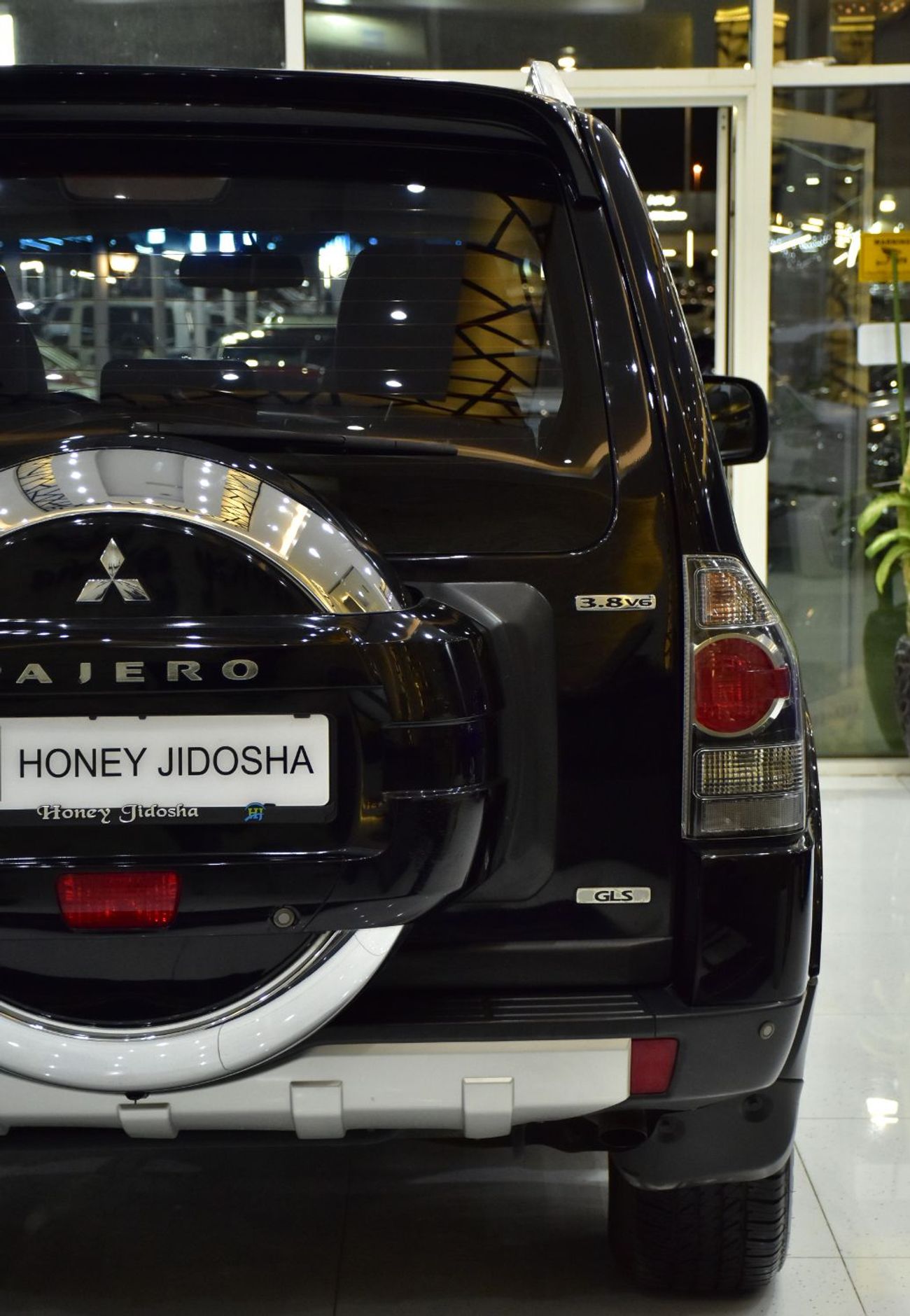 ميتسوبيشي باجيرو EXCELLENT DEAL for our Mitsubishi Pajero 3.8L GLS ( 2009 Model ) in Black Color GCC Specs