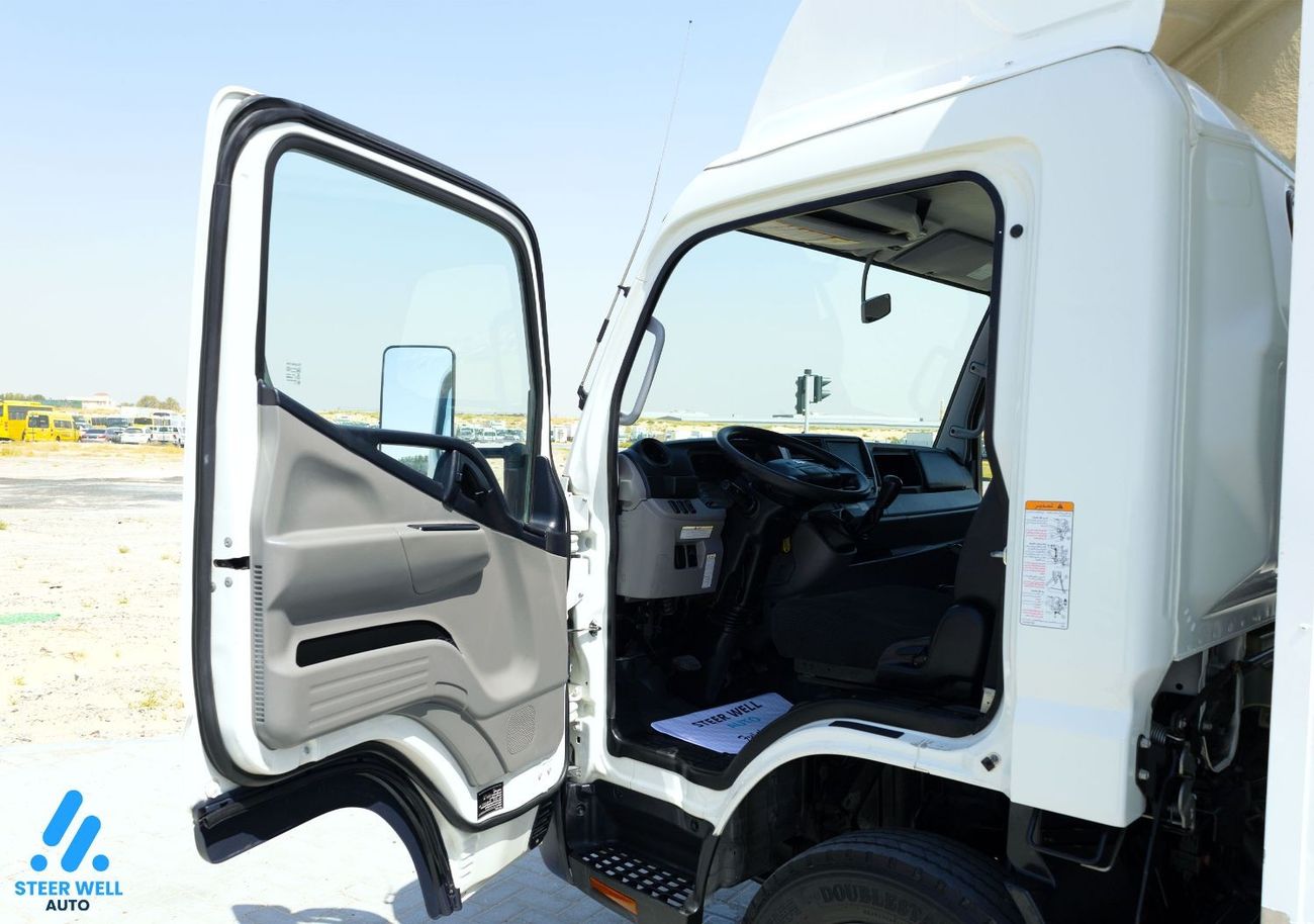 ميتسوبيشي فوسو كانتير 2021 Fuso Pick Up with Dry Box 3.0L - Like New Condition - GCC - Book Now!