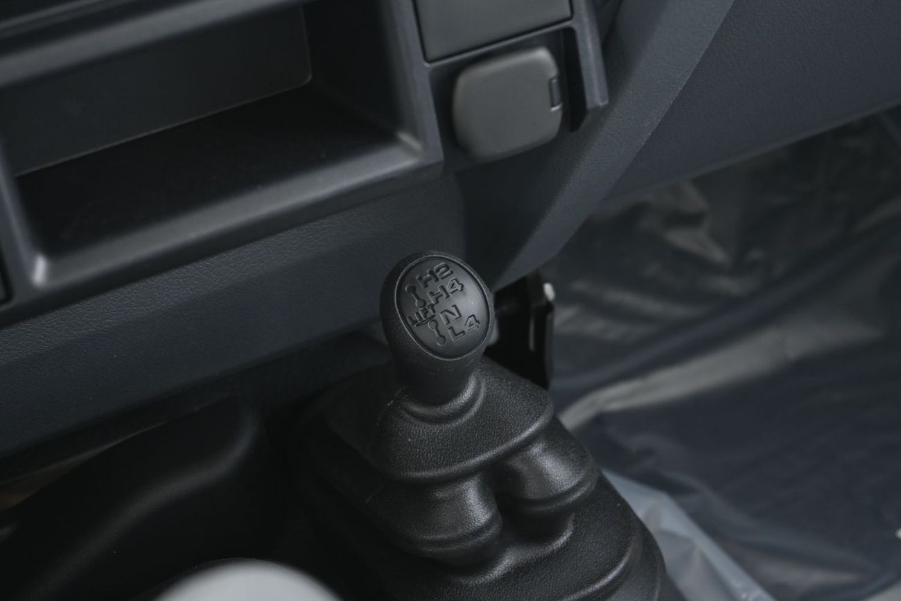 Toyota Land Cruiser 70 SWB 4.0L 4WD Toyota Land Cruiser 70 Series HardTop Manual 4.0L V6, Petrol, 4WD