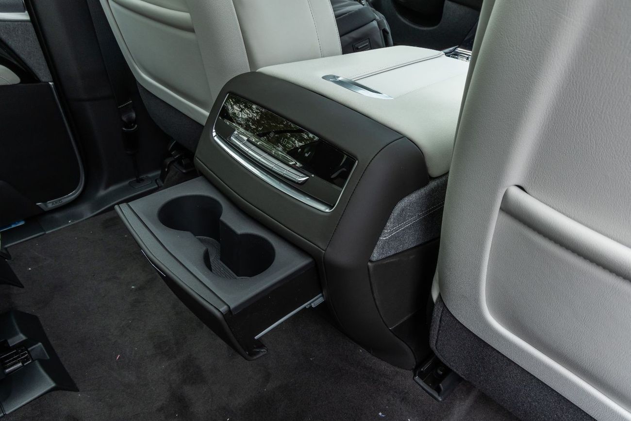 كاديلاك إسكالاد Sport Platinum 6.2L AWD Cadillac Escalade Sport Platinum - 2025 Brand New (Export)