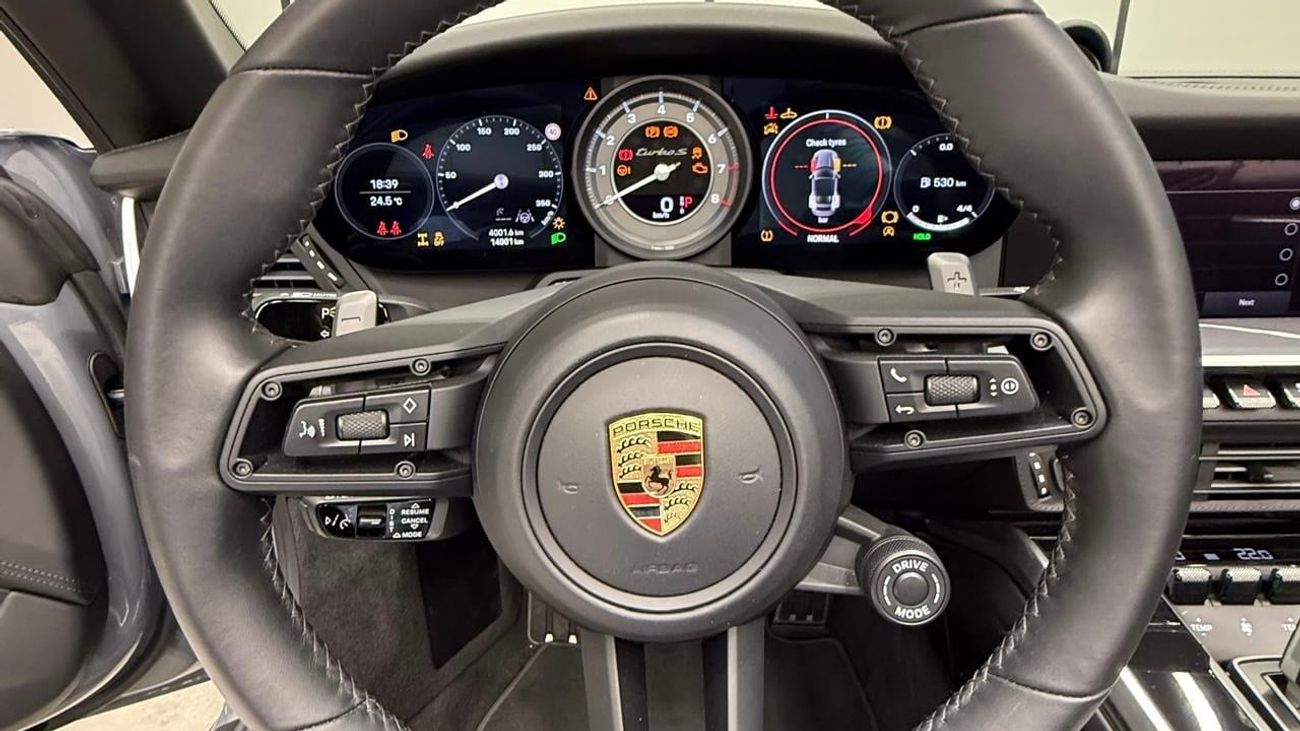 بورش 911 Turbo S 3.8L (640 HP) Convertible