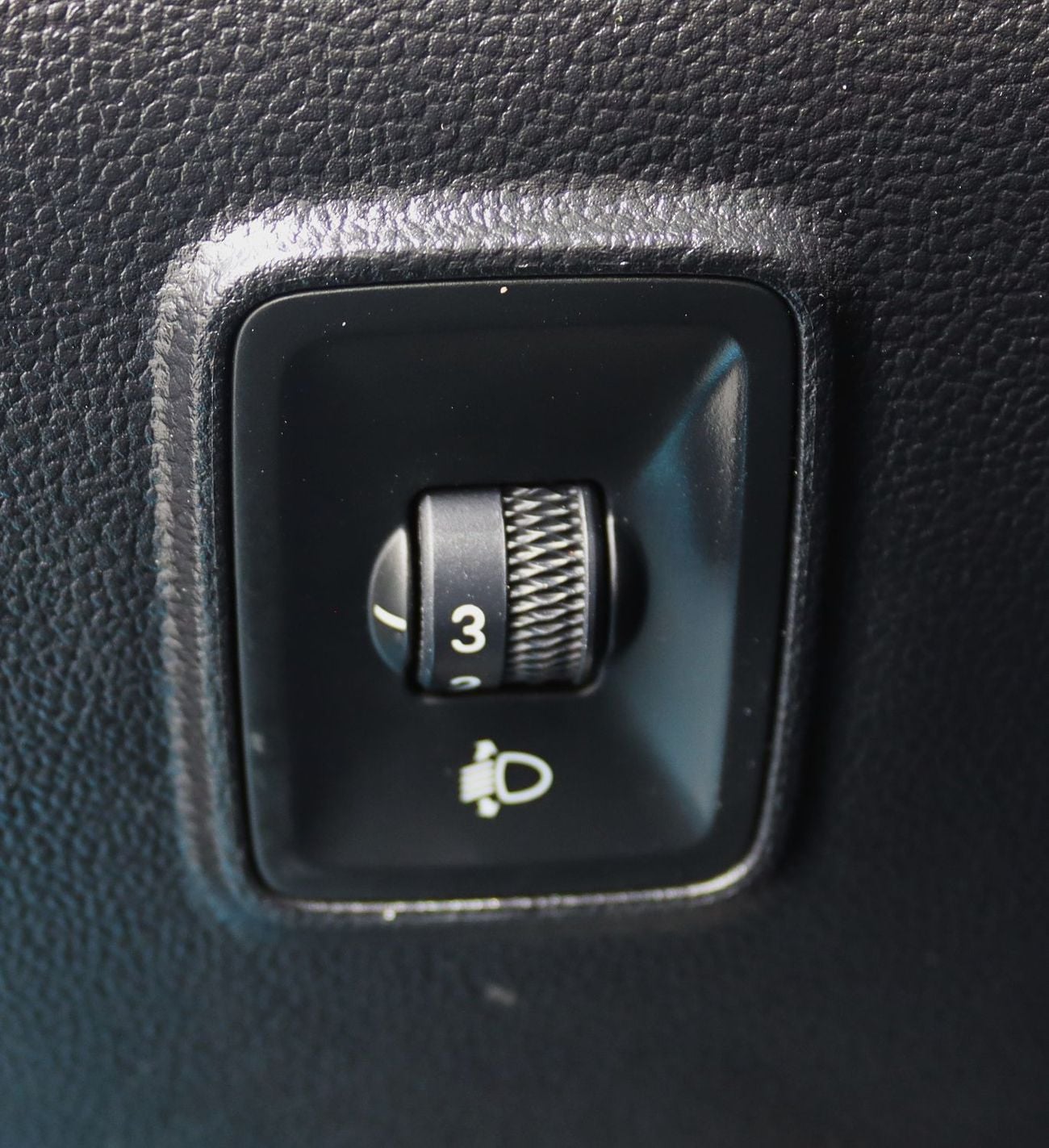 أم جي RX5 آم جى - RX5 - موديل 2023- فل أوبشن - خليجى - بدون حوادث - 1.5- بحاله ممتازه