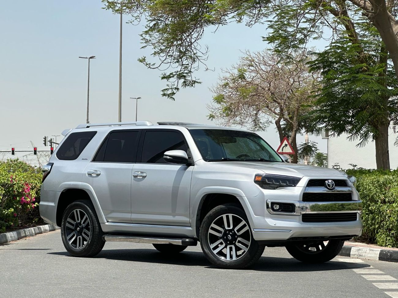 تويوتا Runner4 TOYOTA 4RUNNER LIMITED | FULL OPTION | 7 SEATS & 4X4 | UAE PASS
