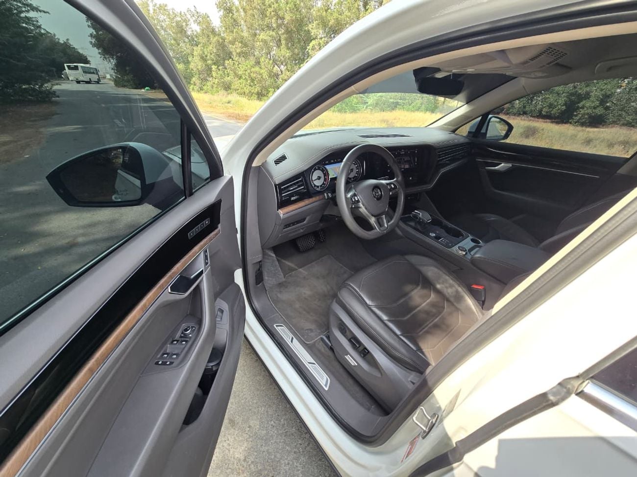 Volkswagen Touareg Comfortline 3.0L VOLKSWAGEN TOUAREG COMFOTLINE 2018 GCC // PERFECT CONDITION // ACCIDENT FREE