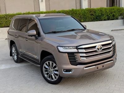 تويوتا لاند كروزر GXR Facelifted 2025 GCC Specs - Interior and Exterior Excellent Condition