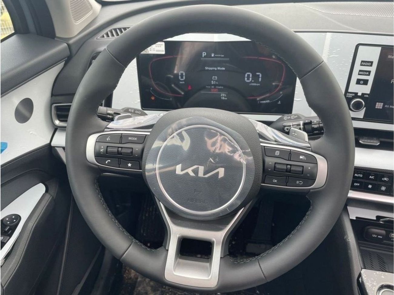 كيا سبورتيج 1.6 with sunroof two electric seats bush start