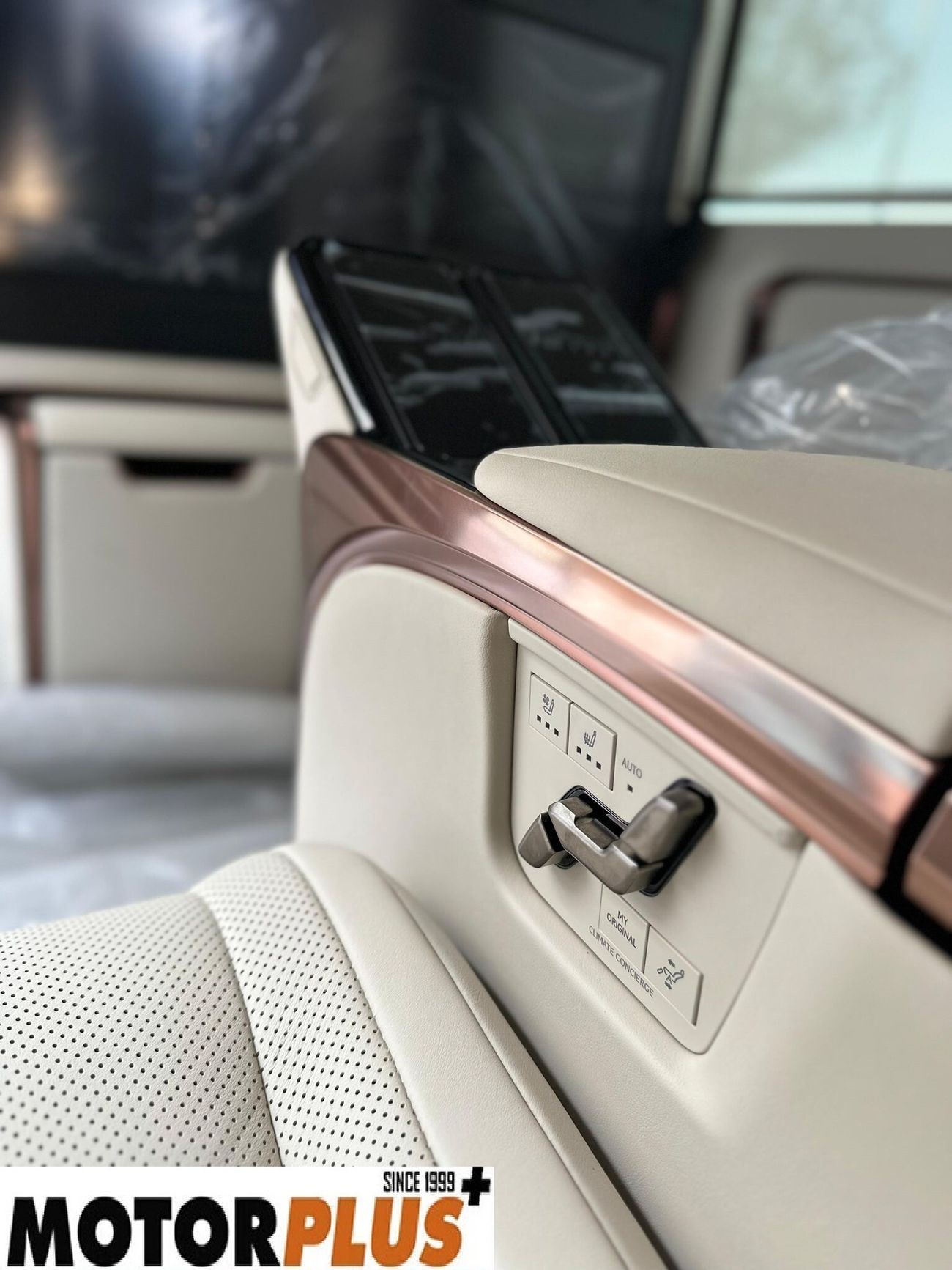 لكزس LM 350h Hybrid 4 Seater 2025 - Ready Stock!