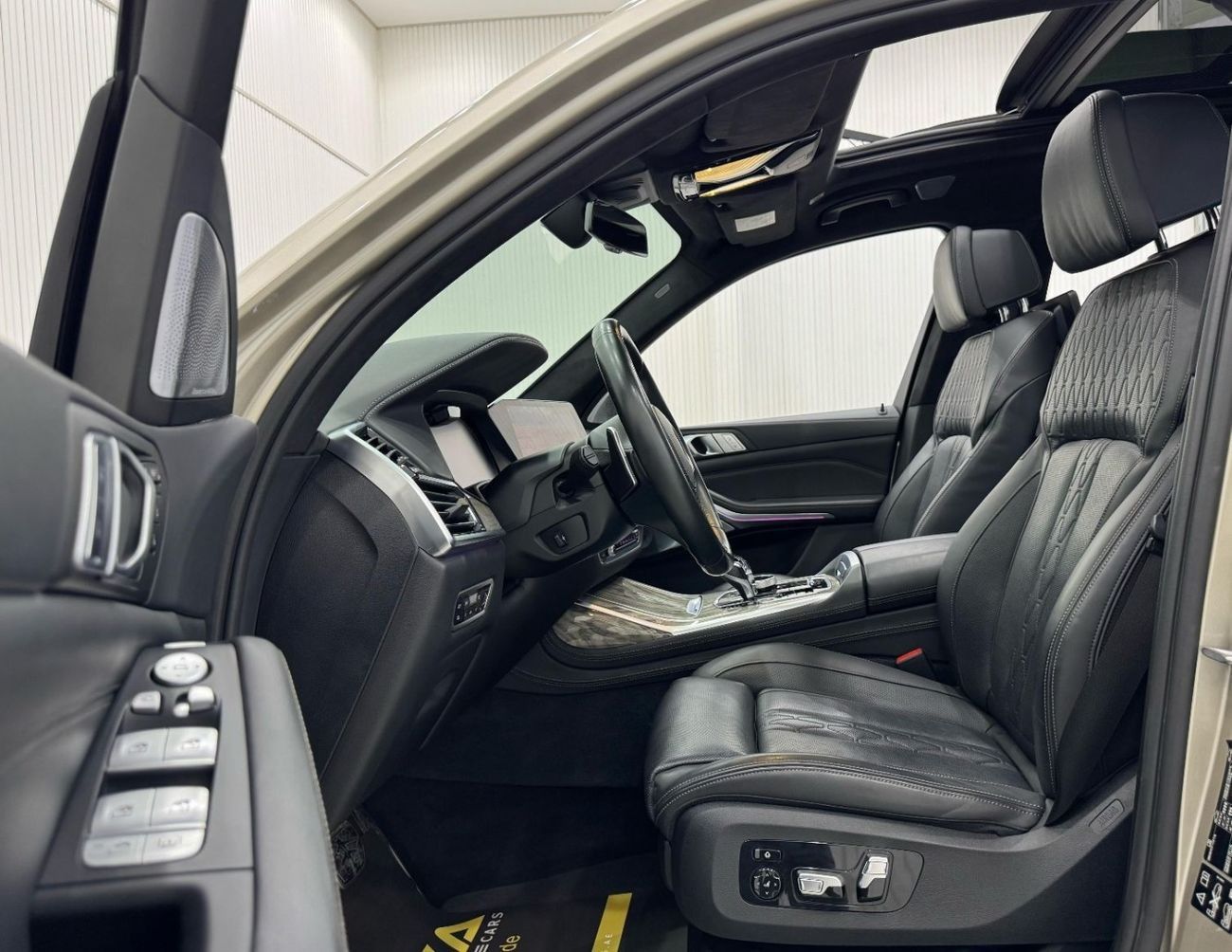 بي أم دبليو X7 50i 4.4L 2019 BMW X7 xDrive50i M-Sport, Warranty, Full BMW Service History, Fully Loaded, 7 Seater,