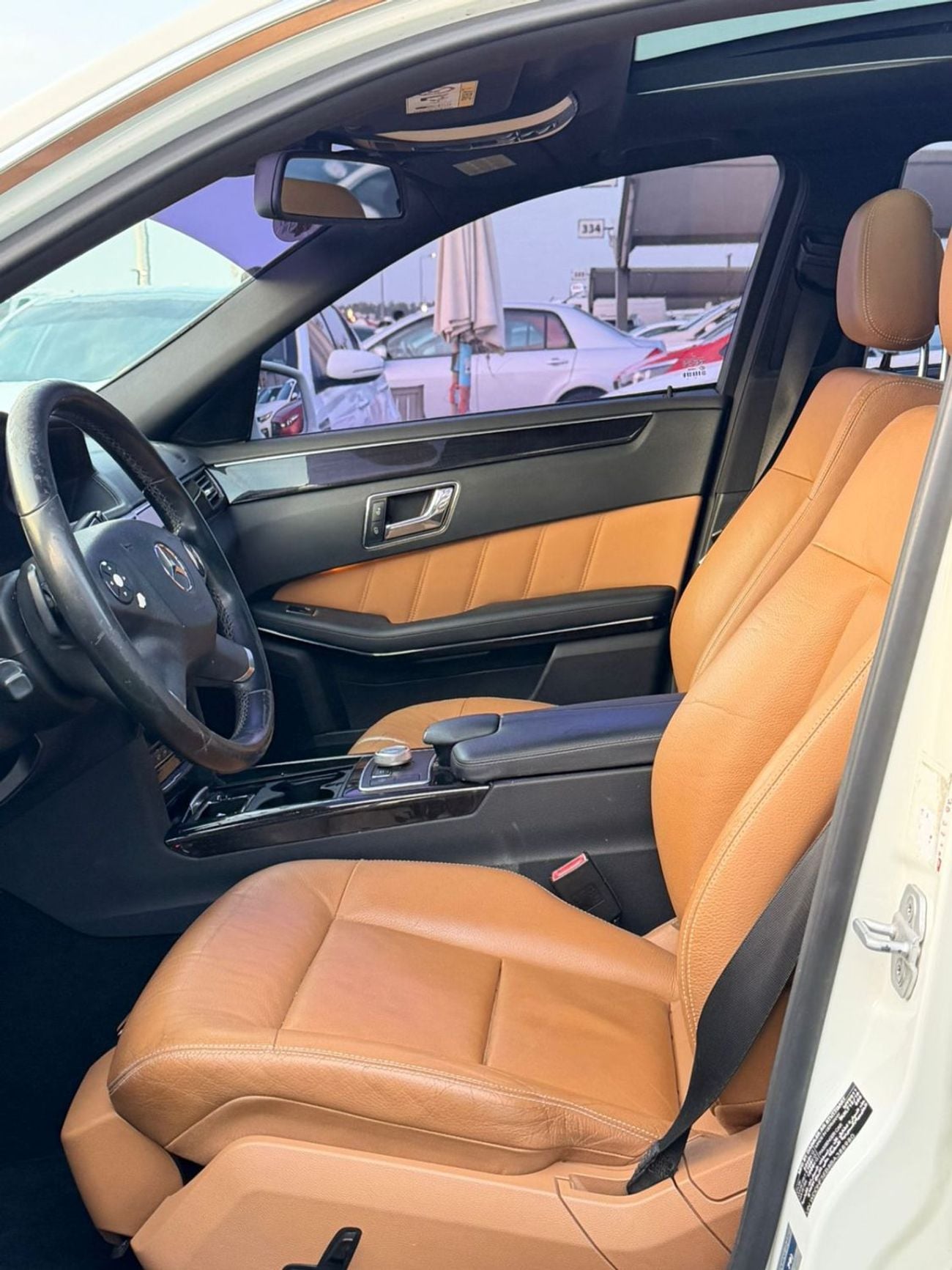 Mercedes-Benz E300 first owner from the agency, fully loaded