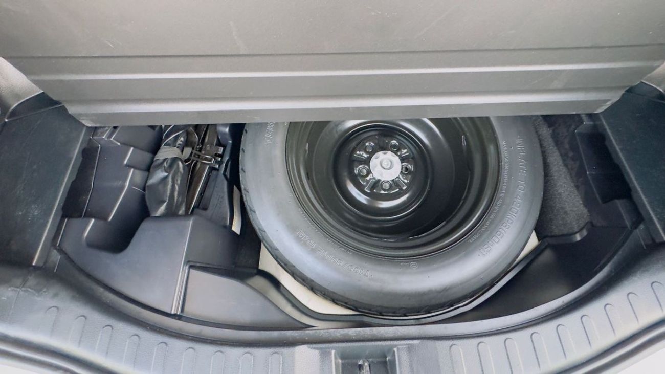 Toyota RAV4 PREMIUM WHITE LEATHER SEATS | 2.0L PETROL ENGINE | SUNROOF | REAR VIEW CAMERA