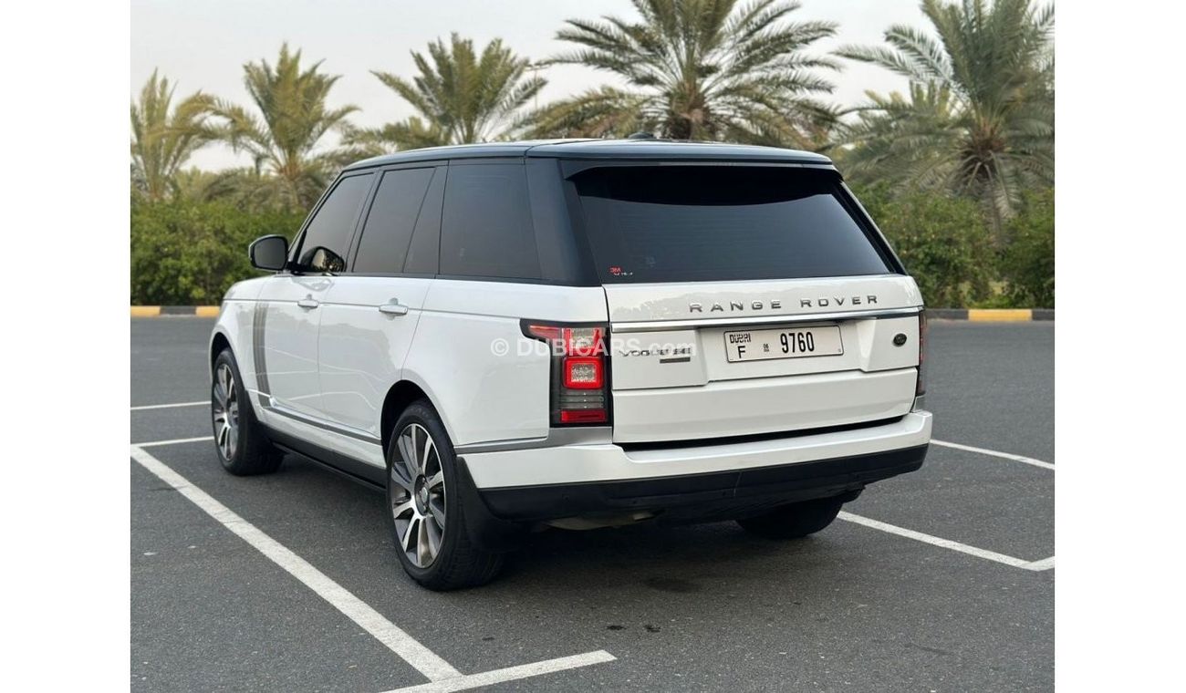 Land Rover Range Rover VOGUE HSE 2015 GCC V8 ORIGINAL PAINT // FULL SERVICE HISTORY // ACCIDENT FREE