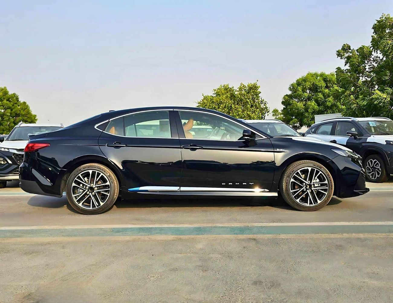 تويوتا كامري HYBRID LUMIERE / 2.5L V4 / 360 CAMERA / PANORAMIC ROOF / HEADUP DISPLAY/ FULL OPTION (CODE # LUMIERE