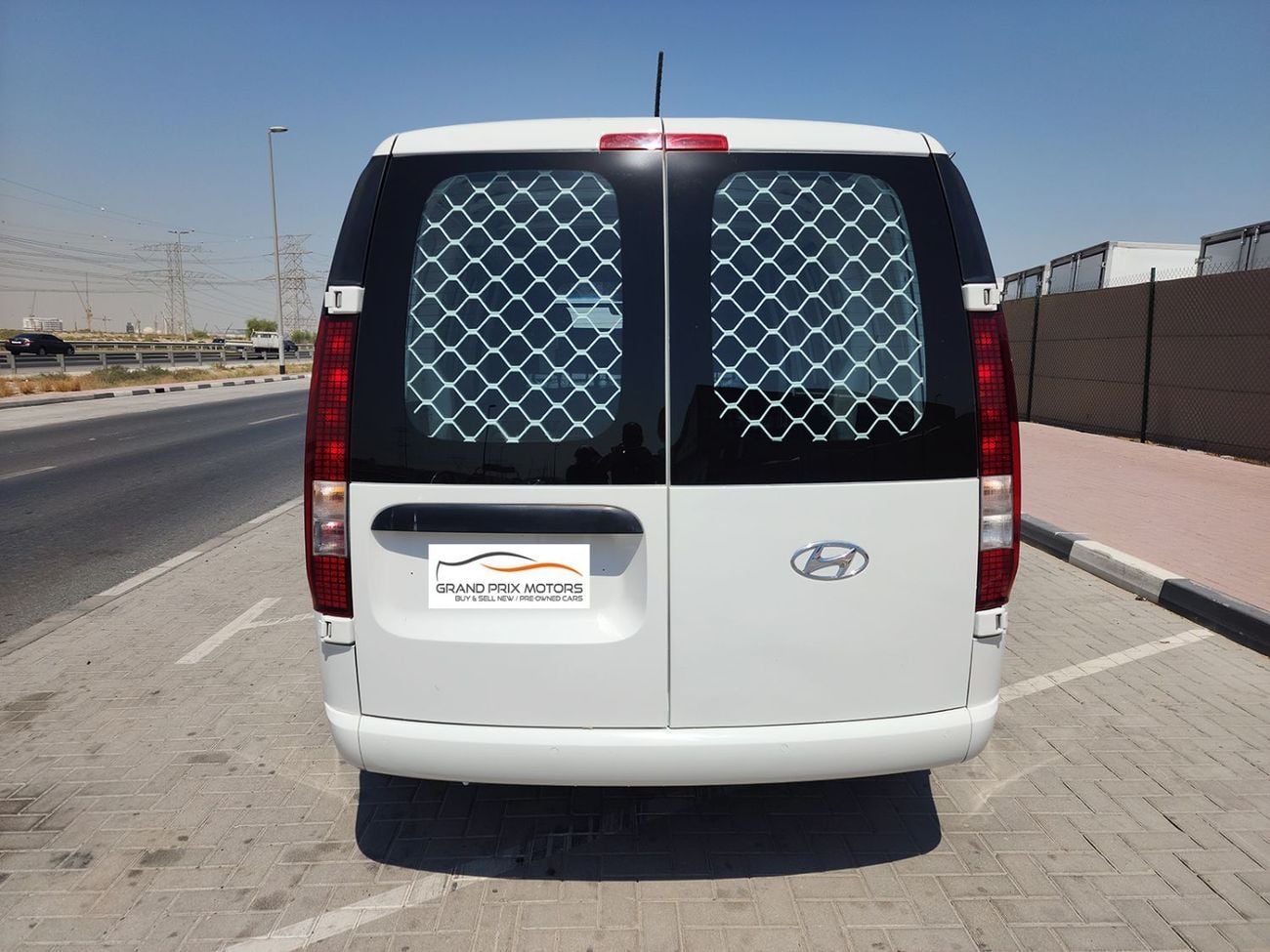 هيونداي ستاريا STANDARD
