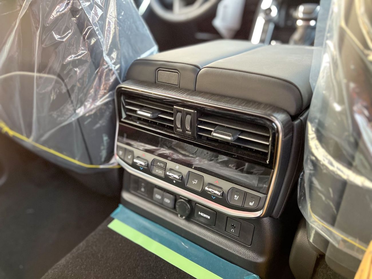 Toyota Land Cruiser 3.5T VXR Hybrid EXPORT PRICE - 2025 LC300 3.5L VXR Hybrid (GCC Specification)