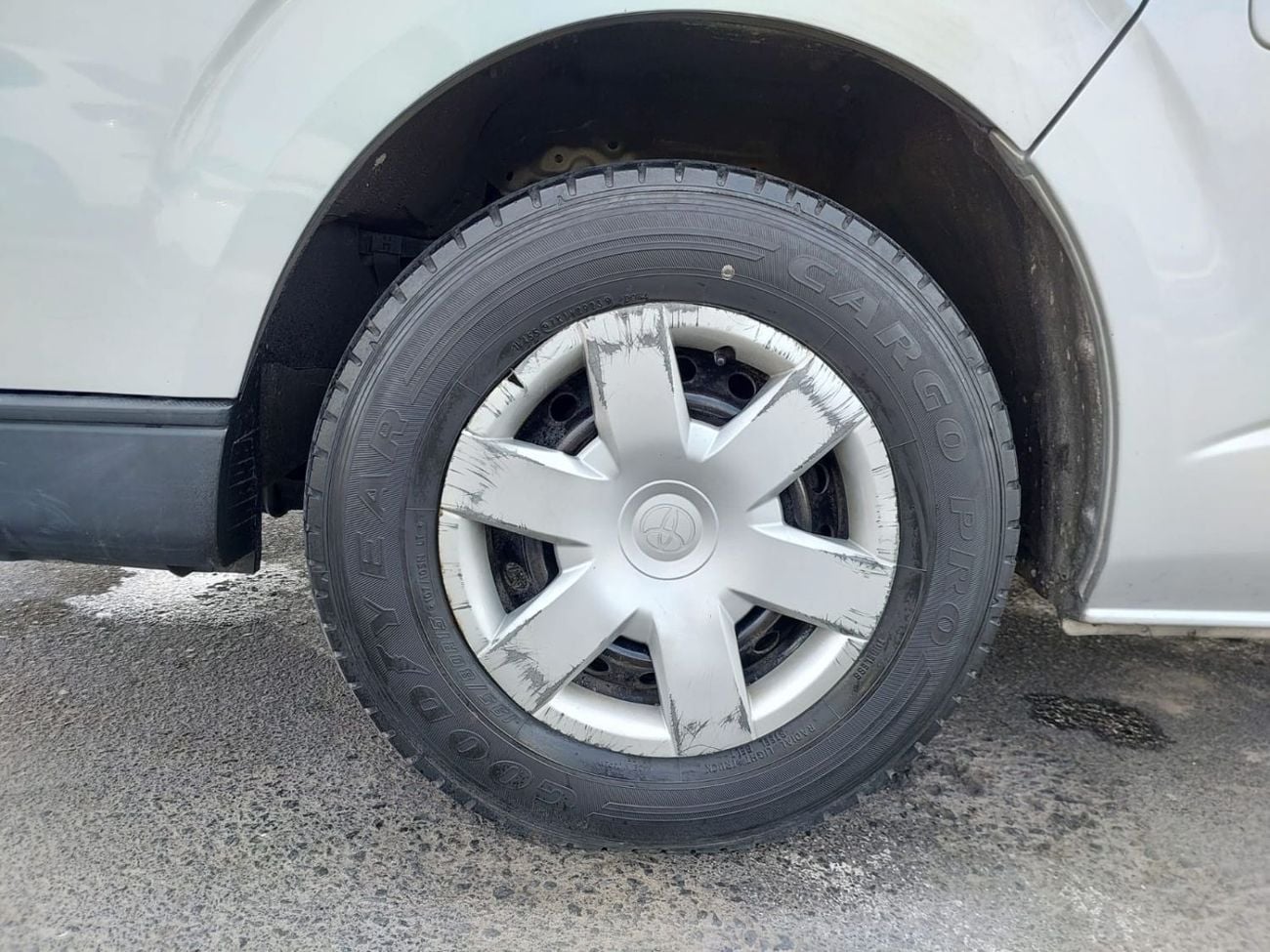 Toyota Hiace (RAMADAN OFFER) TOYOTA HIACE VAN RHD 2015 MODEL 3.0 L DIESEL AUTOMATIC(PM16503)