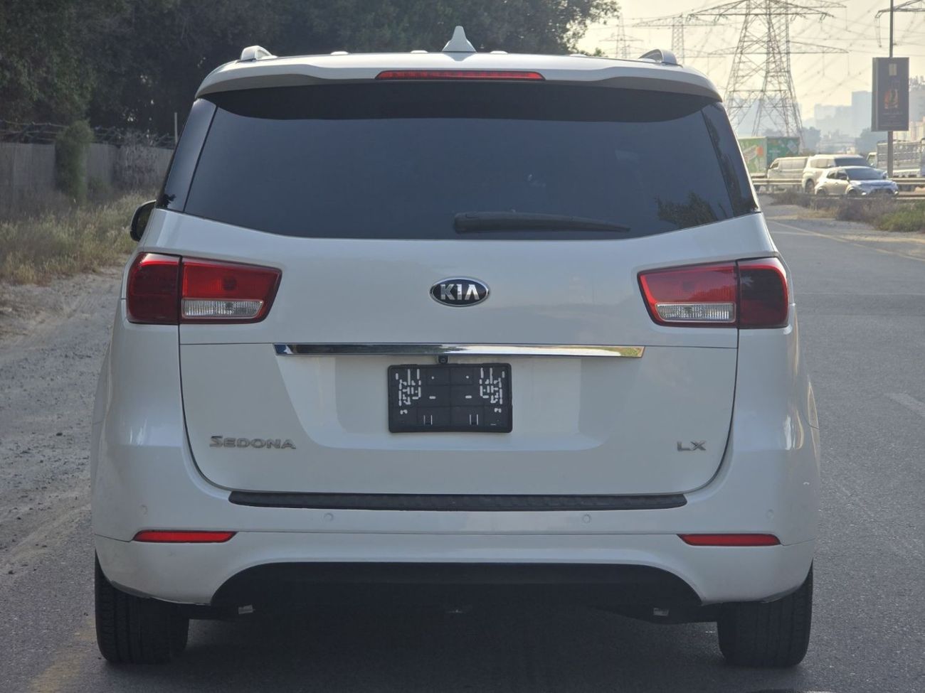 Kia Sedona KIA SEDONA 2015 GCC ORGINAL PAINT // GOOD CONDITION // 7 SEATS