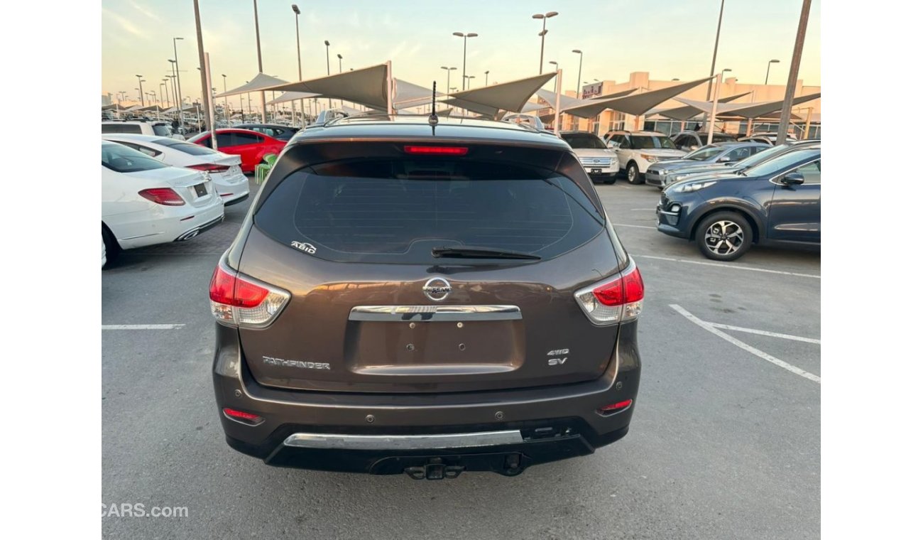 Nissan Pathfinder SV Nissan pathfinder 2016 gcc full option