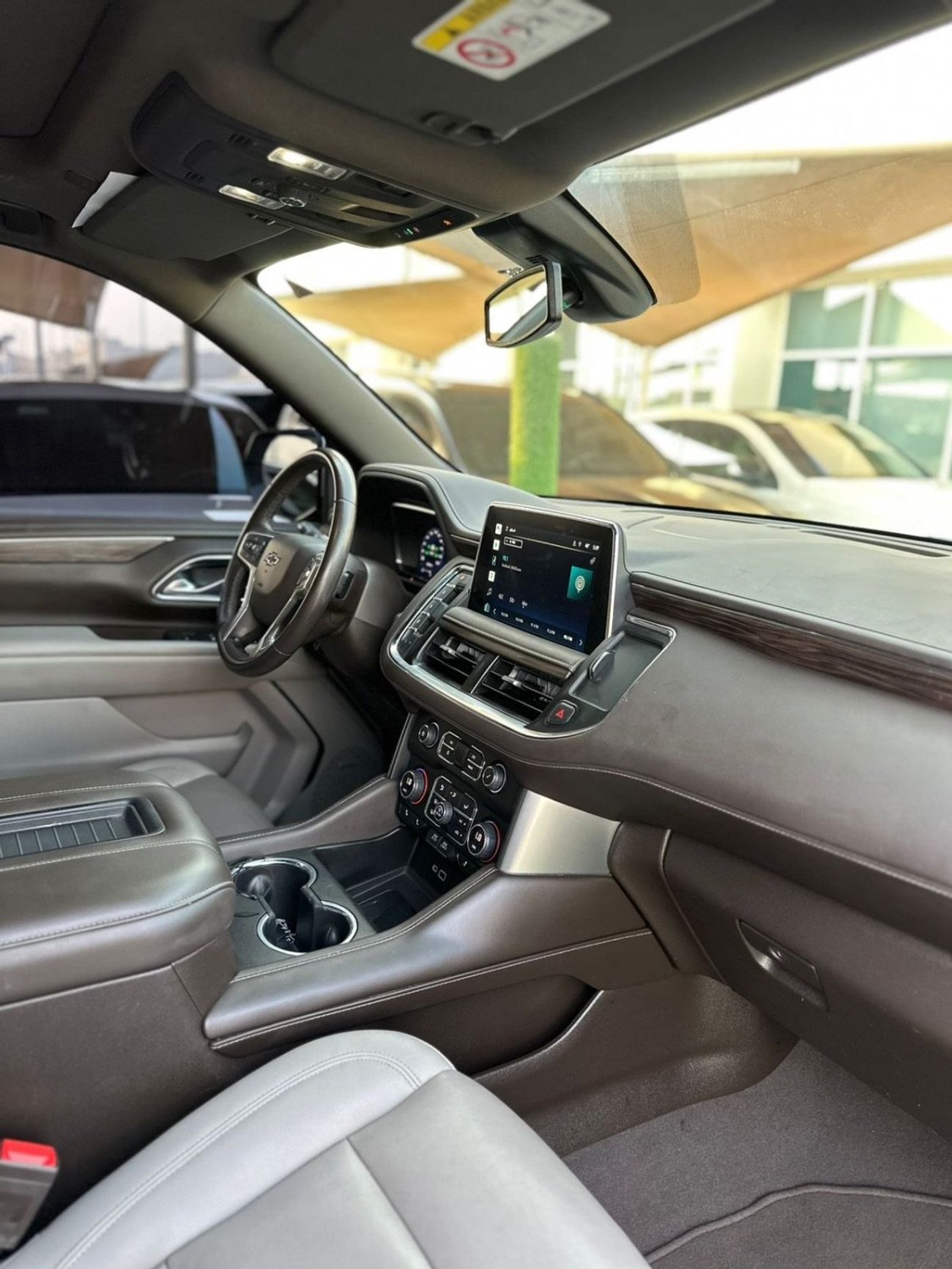 Chevrolet Tahoe Z71 6.2L CHEVROLET TAHOE Z71 GCC 2022  Full Service history ( Under Warranty ) Original Paint full o