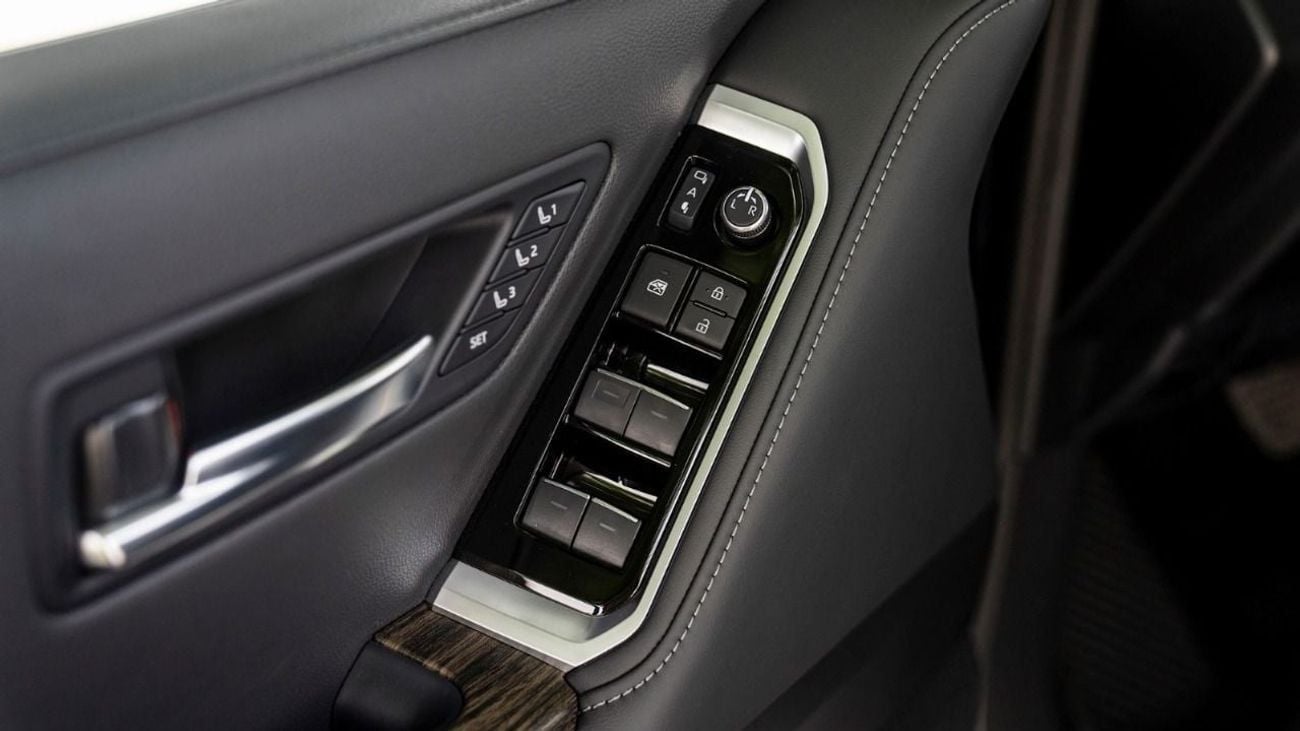 تويوتا لاند كروزر Toyota Land Cruiser VXR 3.3L AT Diesel 2025