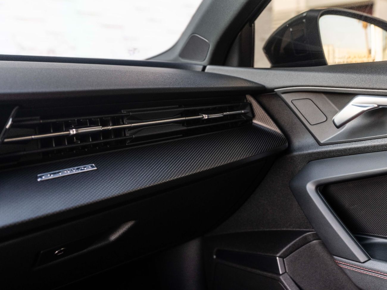 أودي RS3 TFSI quattro 2.5L Sportback